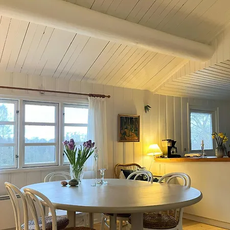 Idyllic With Forest View Ferienhaus